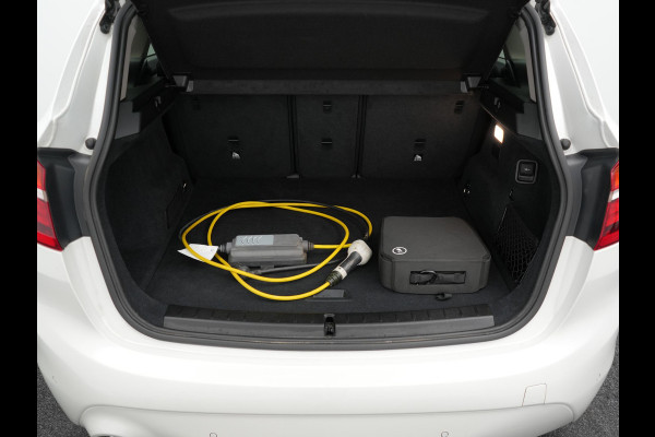 BMW 2 Serie Active Tourer 225xe iPerformance Plug In Hybrid 225pk PHEV | Navi | Stoelverwarming | 17"L.M | El. Achterklep | Cruise Control | PDC V + A |