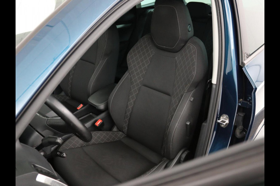 Škoda Karoq 1.0 TSI Business Edition | Trekhaak | Apple Carplay | Navigatie | Cruise Control Adaptief | Stoelverwarming | LED | LMV