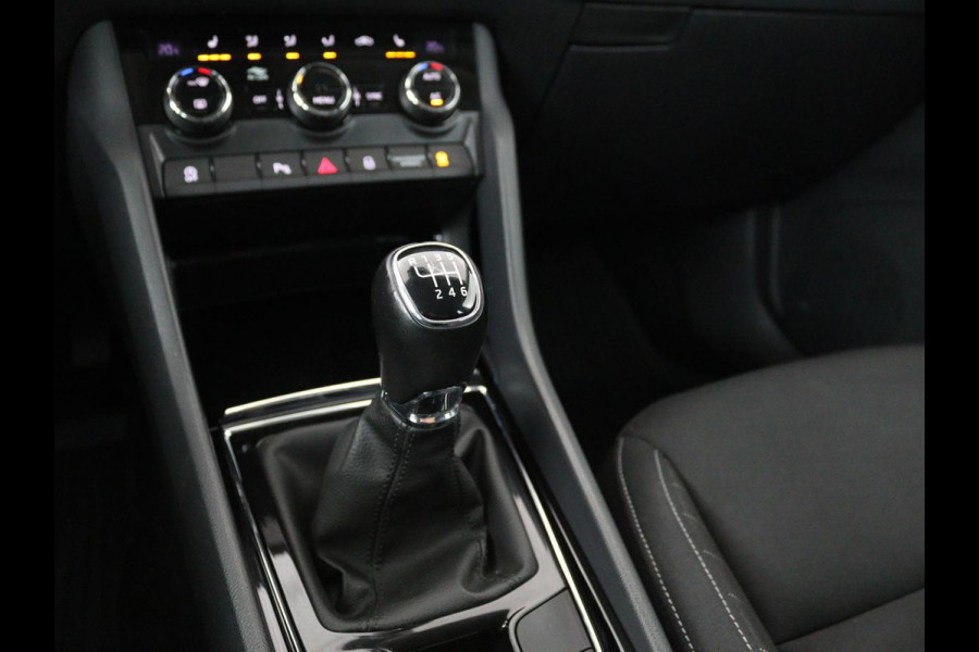 Škoda Karoq 1.0 TSI Business Edition | Trekhaak | Apple Carplay | Navigatie | Cruise Control Adaptief | Stoelverwarming | LED | LMV