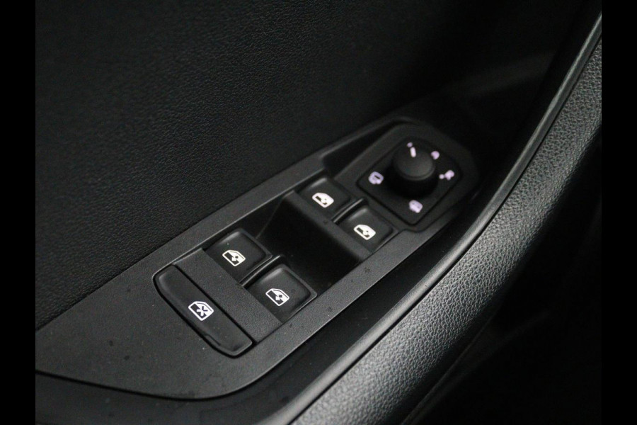 Škoda Karoq 1.0 TSI Business Edition | Trekhaak | Apple Carplay | Navigatie | Cruise Control Adaptief | Stoelverwarming | LED | LMV
