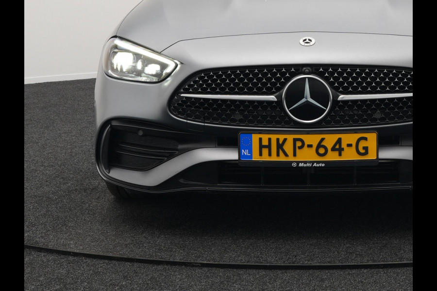 Mercedes-Benz C-Klasse Estate 300 e AMG Line Plug in Hybrid Selenite Magno PHEV | Panodak | Trekhaak af Fabriek | Adaptive Cruise | Elektrische Stoelen met  Memory | Carplay | Sfeerverlichting | MBUX | Navigatie | 360 Camera | DAB | Virtual |