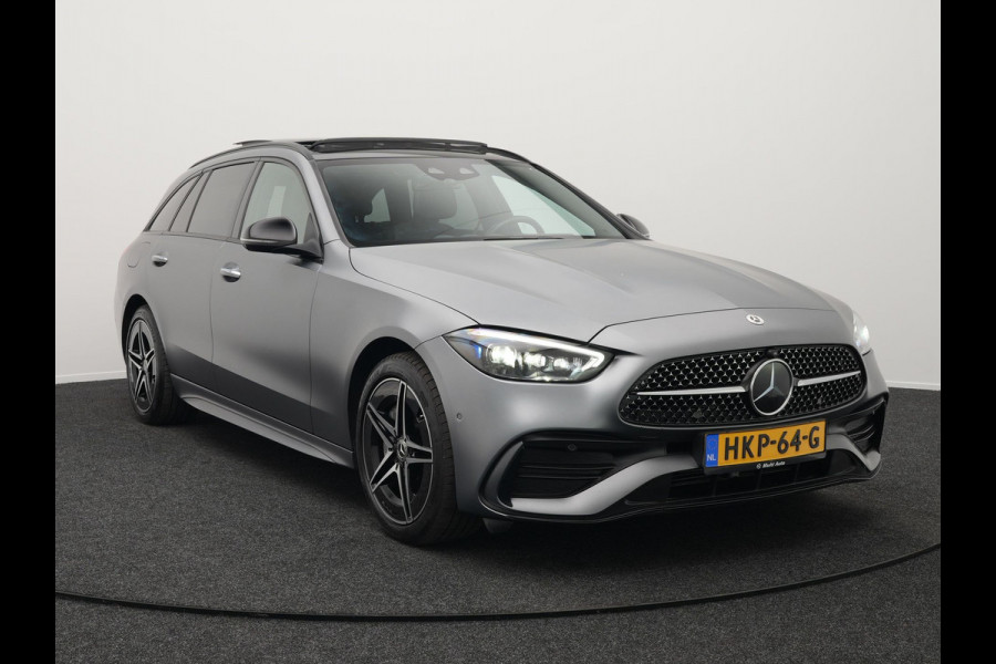 Mercedes-Benz C-Klasse Estate 300 e AMG Line Plug in Hybrid Selenite Magno PHEV | Panodak | Trekhaak af Fabriek | Adaptive Cruise | Elektrische Stoelen met  Memory | Carplay | Sfeerverlichting | MBUX | Navigatie | 360 Camera | DAB | Virtual |