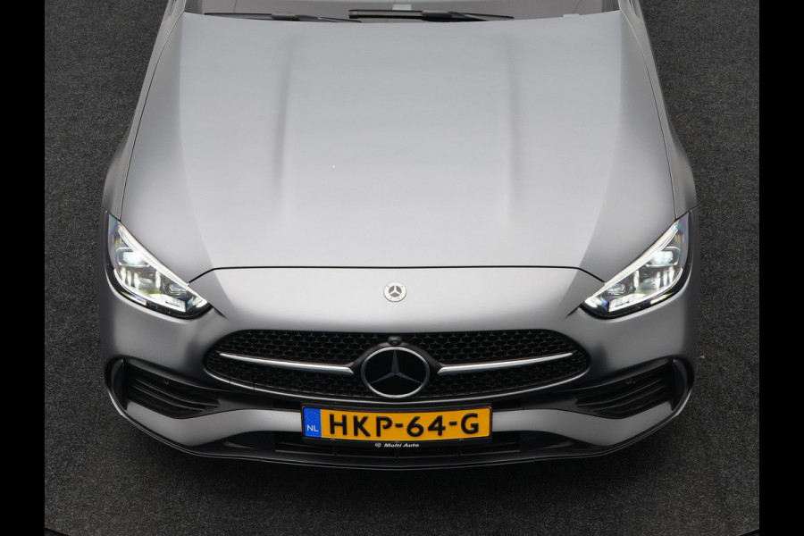 Mercedes-Benz C-Klasse Estate 300 e AMG Line Plug in Hybrid Selenite Magno PHEV | Panodak | Trekhaak af Fabriek | Adaptive Cruise | Elektrische Stoelen met  Memory | Carplay | Sfeerverlichting | MBUX | Navigatie | 360 Camera | DAB | Virtual |