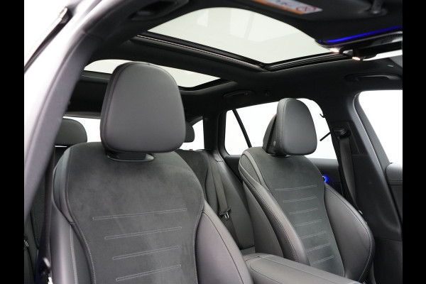 Mercedes-Benz C-Klasse Estate 300 e AMG Line Plug in Hybrid Selenite Magno PHEV | Panodak | Trekhaak af Fabriek | Adaptive Cruise | Elektrische Stoelen met  Memory | Carplay | Sfeerverlichting | MBUX | Navigatie | 360 Camera | DAB | Virtual |