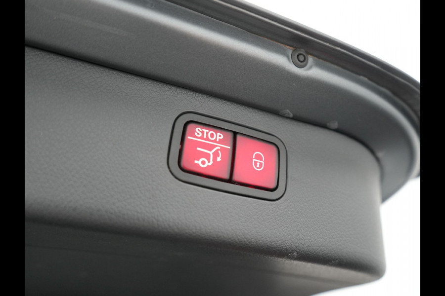 Mercedes-Benz C-Klasse Estate 300 e AMG Line Plug in Hybrid Selenite Magno PHEV | Panodak | Trekhaak af Fabriek | Adaptive Cruise | Elektrische Stoelen met  Memory | Carplay | Sfeerverlichting | MBUX | Navigatie | 360 Camera | DAB | Virtual |