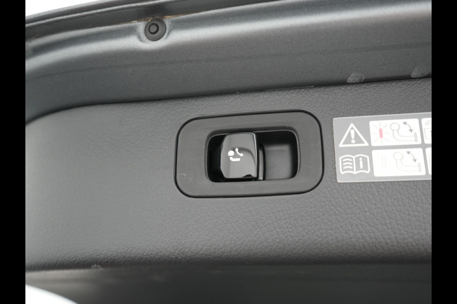 Mercedes-Benz C-Klasse Estate 300 e AMG Line Plug in Hybrid Selenite Magno PHEV | Panodak | Trekhaak af Fabriek | Adaptive Cruise | Elektrische Stoelen met  Memory | Carplay | Sfeerverlichting | MBUX | Navigatie | 360 Camera | DAB | Virtual |