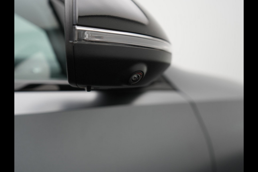 Mercedes-Benz C-Klasse Estate 300 e AMG Line Plug in Hybrid Selenite Magno PHEV | Panodak | Trekhaak af Fabriek | Adaptive Cruise | Elektrische Stoelen met  Memory | Carplay | Sfeerverlichting | MBUX | Navigatie | 360 Camera | DAB | Virtual |
