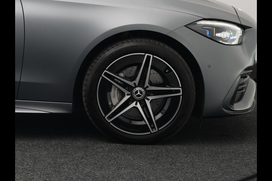 Mercedes-Benz C-Klasse Estate 300 e AMG Line Plug in Hybrid Selenite Magno PHEV | Panodak | Trekhaak af Fabriek | Adaptive Cruise | Elektrische Stoelen met  Memory | Carplay | Sfeerverlichting | MBUX | Navigatie | 360 Camera | DAB | Virtual |