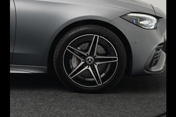 Mercedes-Benz C-Klasse Estate 300 e AMG Line Plug in Hybrid Selenite Magno PHEV | Panodak | Trekhaak af Fabriek | Adaptive Cruise | Elektrische Stoelen met  Memory | Carplay | Sfeerverlichting | MBUX | Navigatie | 360 Camera | DAB | Virtual |