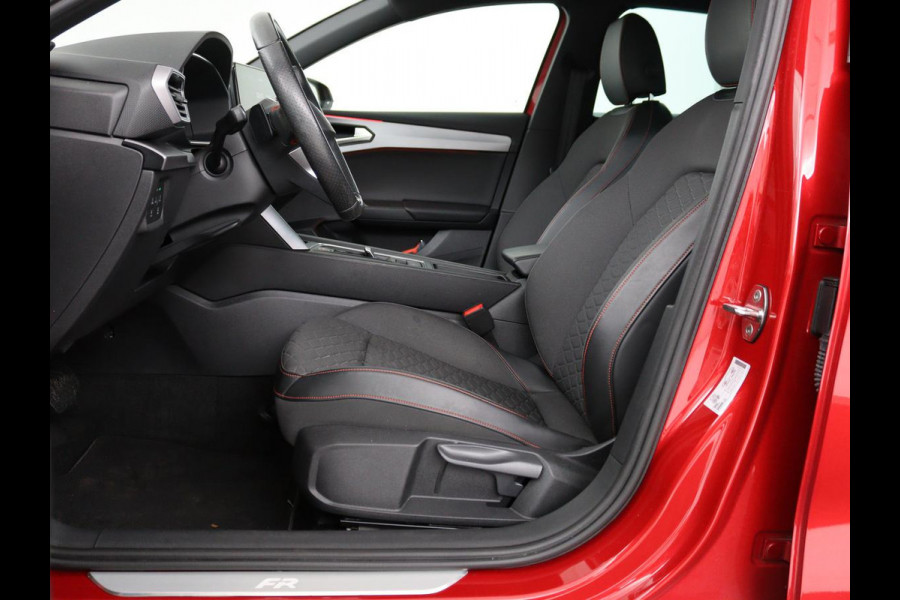Seat Leon 1.5 eTSI FR | Sfeerverlichting | Appel CarPlay | Navigatie | Camera | Cruise Control | LED | LMV 18