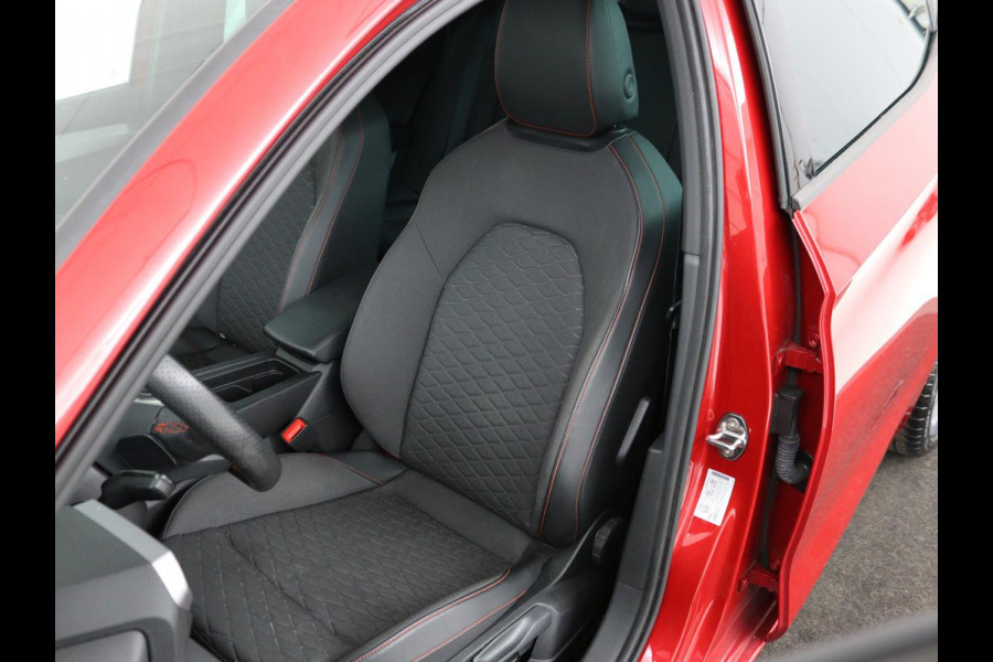Seat Leon 1.5 eTSI FR | Sfeerverlichting | Appel CarPlay | Navigatie | Camera | Cruise Control | LED | LMV 18