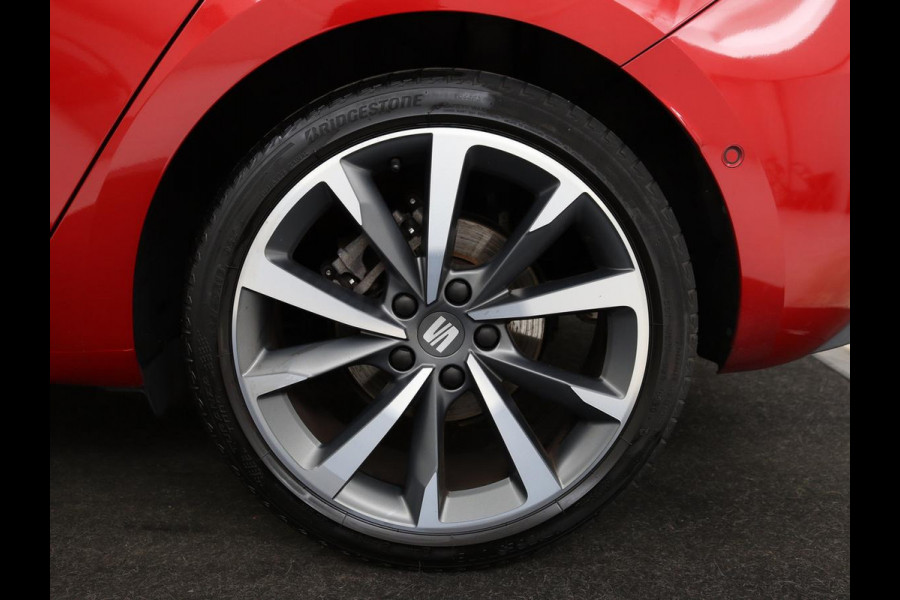 Seat Leon 1.5 eTSI FR | Sfeerverlichting | Appel CarPlay | Navigatie | Camera | Cruise Control | LED | LMV 18