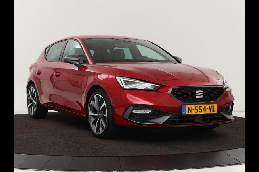 Seat Leon 1.5 eTSI FR | Sfeerverlichting | Appel CarPlay | Navigatie | Camera | Cruise Control | LED | LMV 18