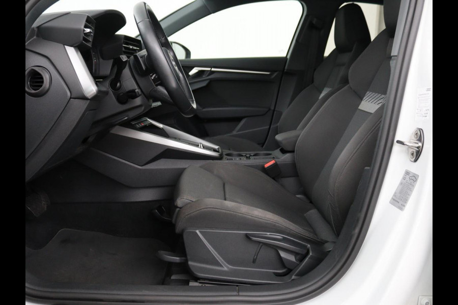 Audi A3 Limousine 30 TFSI Business edition Automaat | Trekhaak | Navigatie | Appel CarPlay | Cruise Control | DAB | LMV