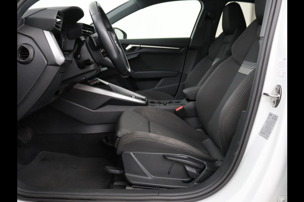 Audi A3 Limousine 30 TFSI Business edition Automaat | Trekhaak | Navigatie | Appel CarPlay | Cruise Control | DAB | LMV