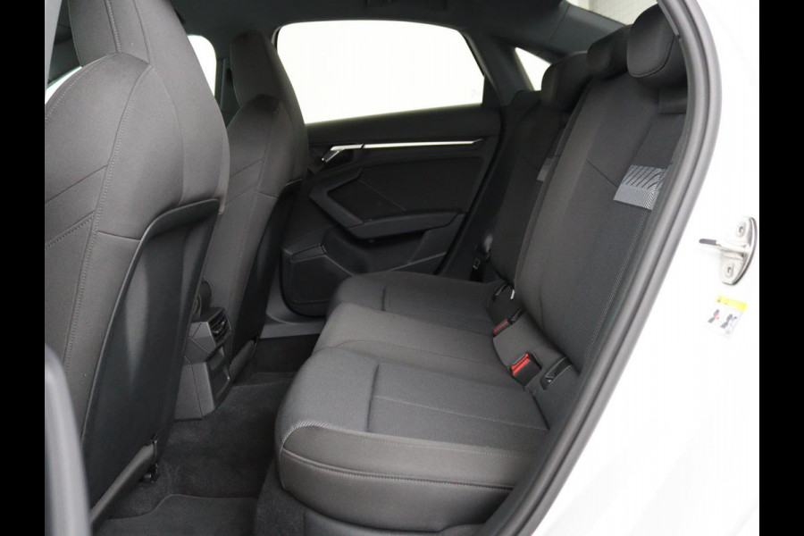 Audi A3 Limousine 30 TFSI Business edition Automaat | Trekhaak | Navigatie | Appel CarPlay | Cruise Control | DAB | LMV