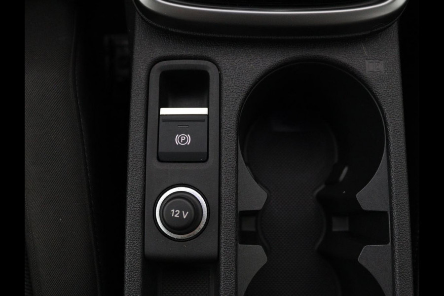 Audi A3 Limousine 30 TFSI Business edition Automaat | Trekhaak | Navigatie | Appel CarPlay | Cruise Control | DAB | LMV
