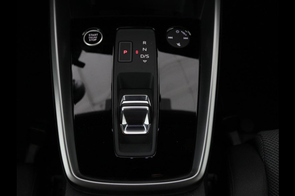 Audi A3 Limousine 30 TFSI Business edition Automaat | Trekhaak | Navigatie | Appel CarPlay | Cruise Control | DAB | LMV