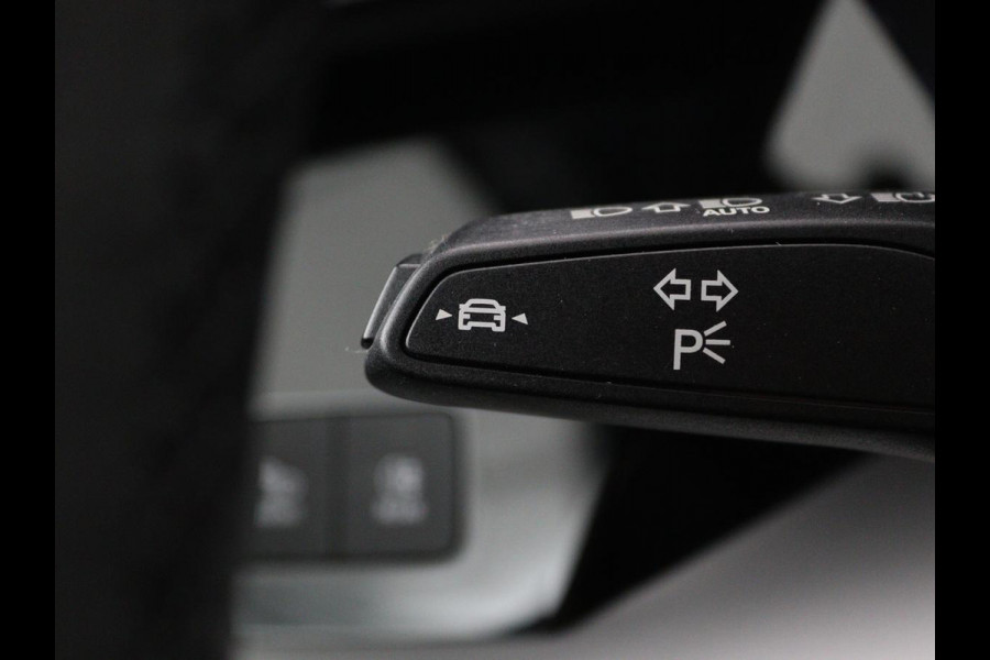 Audi A3 Limousine 30 TFSI Business edition Automaat | Trekhaak | Navigatie | Appel CarPlay | Cruise Control | DAB | LMV