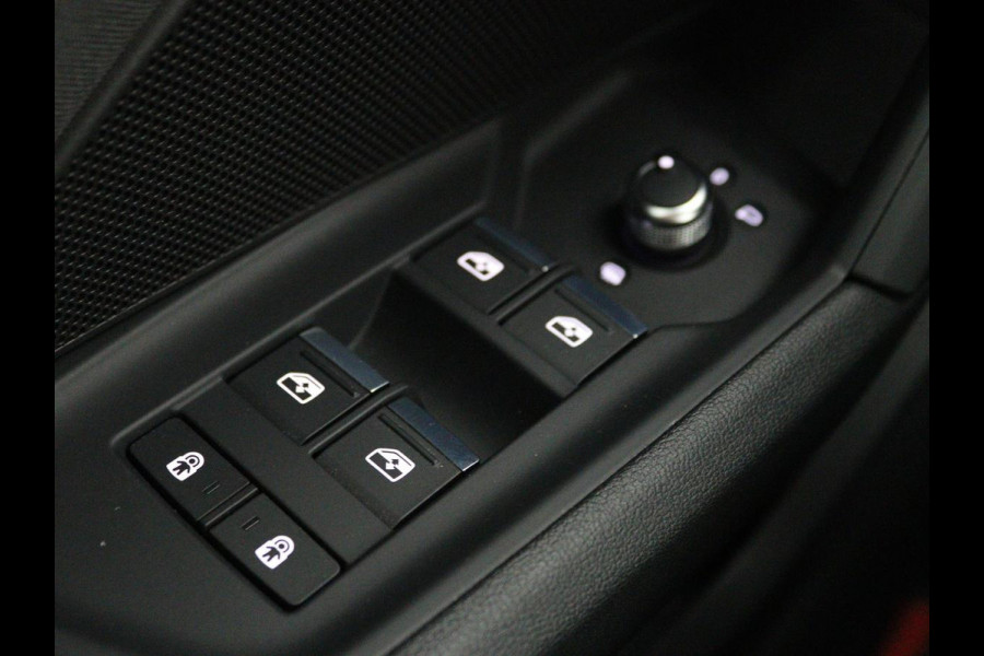 Audi A3 Limousine 30 TFSI Business edition Automaat | Trekhaak | Navigatie | Appel CarPlay | Cruise Control | DAB | LMV