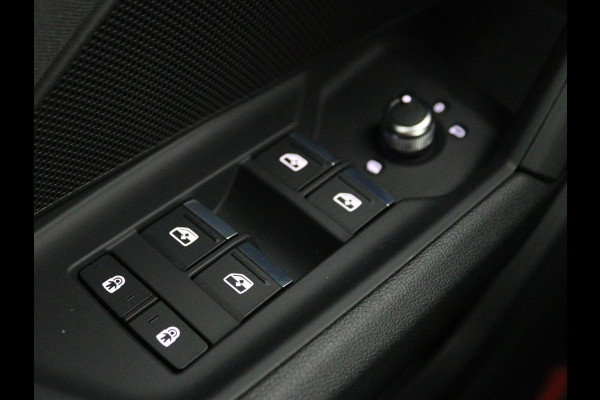 Audi A3 Limousine 30 TFSI Business edition Automaat | Trekhaak | Navigatie | Appel CarPlay | Cruise Control | DAB | LMV