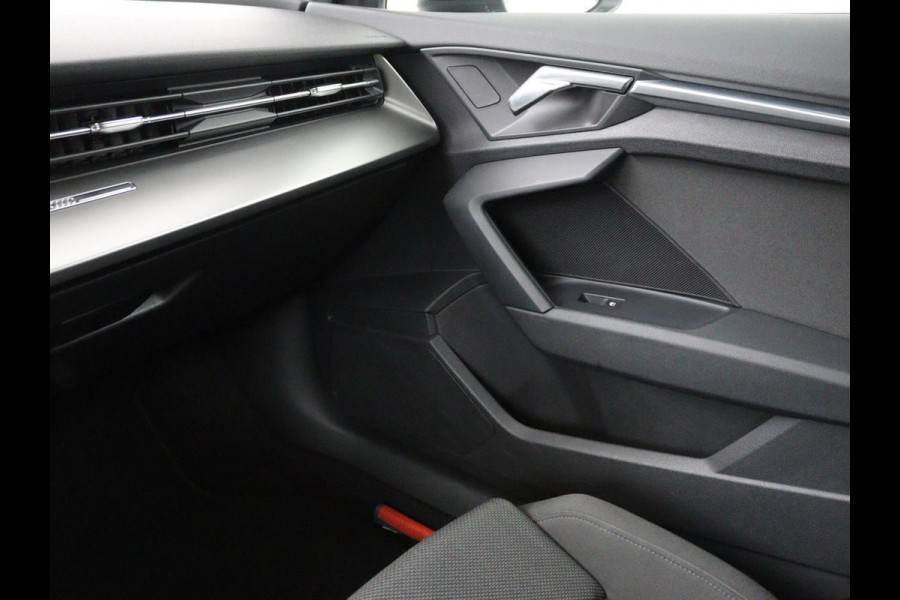 Audi A3 Limousine 30 TFSI Business edition Automaat | Trekhaak | Navigatie | Appel CarPlay | Cruise Control | DAB | LMV
