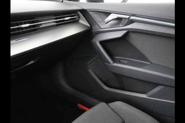 Audi A3 Limousine 30 TFSI Business edition Automaat | Trekhaak | Navigatie | Appel CarPlay | Cruise Control | DAB | LMV