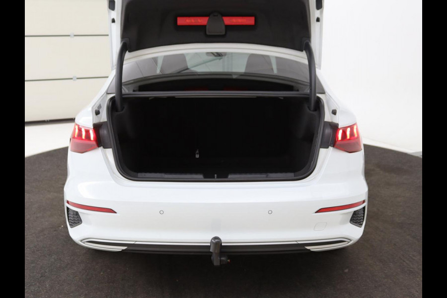 Audi A3 Limousine 30 TFSI Business edition Automaat | Trekhaak | Navigatie | Appel CarPlay | Cruise Control | DAB | LMV