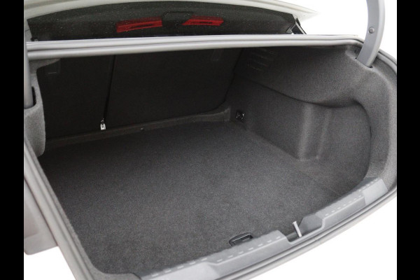 Audi A3 Limousine 30 TFSI Business edition Automaat | Trekhaak | Navigatie | Appel CarPlay | Cruise Control | DAB | LMV