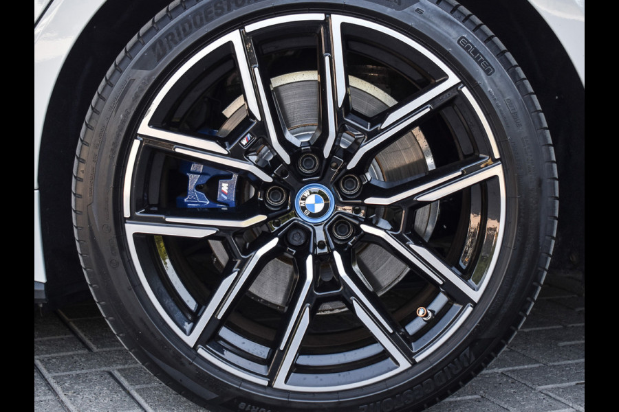 BMW i4 eDrive40 High EXECUTIVE 84 kWh | M-SPORT | SCHUIFDAK | SHADOW-LINE | NL- AUTO | CAMERA | HEAD-UP | TREKHAAK | MEMORY SEATS | AMB