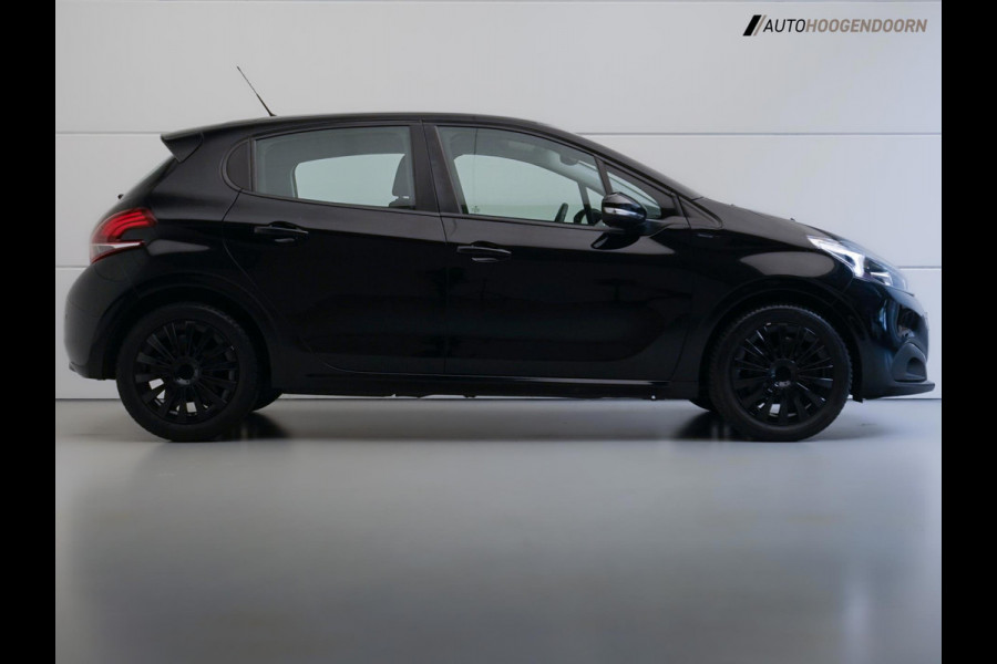Peugeot 208 1.2 PureTech Signature Sport (APPLE CARPLAY,LED VERLICHTING,NAVIGATIE,CRUISE,PARKEERSENSOREN,LM-VELGEN,TOPCONDITIE)