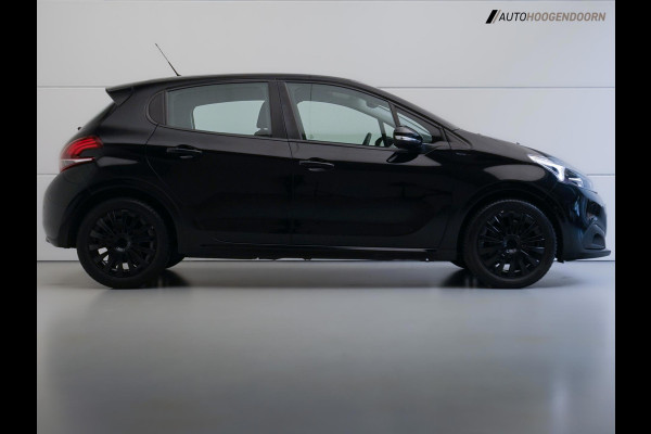 Peugeot 208 1.2 PureTech Signature Sport (APPLE CARPLAY,LED VERLICHTING,NAVIGATIE,CRUISE,PARKEERSENSOREN,LM-VELGEN,TOPCONDITIE)
