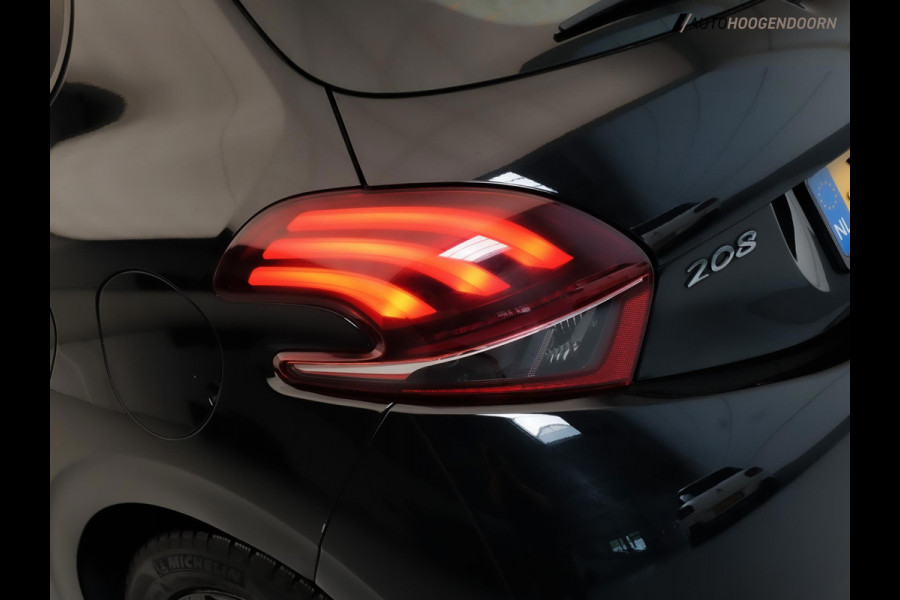 Peugeot 208 1.2 PureTech Signature Sport (APPLE CARPLAY,LED VERLICHTING,NAVIGATIE,CRUISE,PARKEERSENSOREN,LM-VELGEN,TOPCONDITIE)