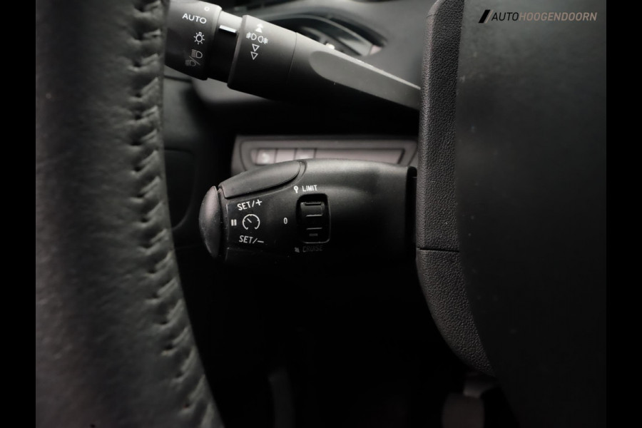 Peugeot 208 1.2 PureTech Signature Sport (APPLE CARPLAY,LED VERLICHTING,NAVIGATIE,CRUISE,PARKEERSENSOREN,LM-VELGEN,TOPCONDITIE)