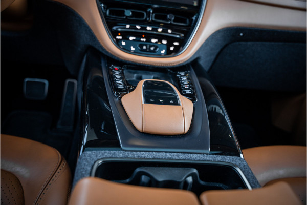 Aston Martin Dbx 4.0 V8 - 1/500 | Panorama | 360 Camera | Luchtvering | Stoelkoeling