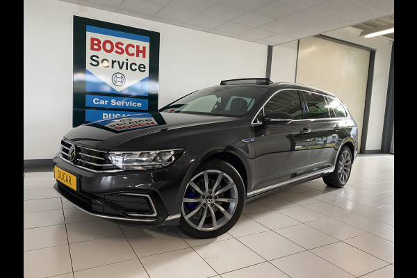 Volkswagen Passat 1.4 TSI PHEV GTE Business Trekhaak | Leer | Panorama dak | Elektrische achterklep / Virtual cockpit