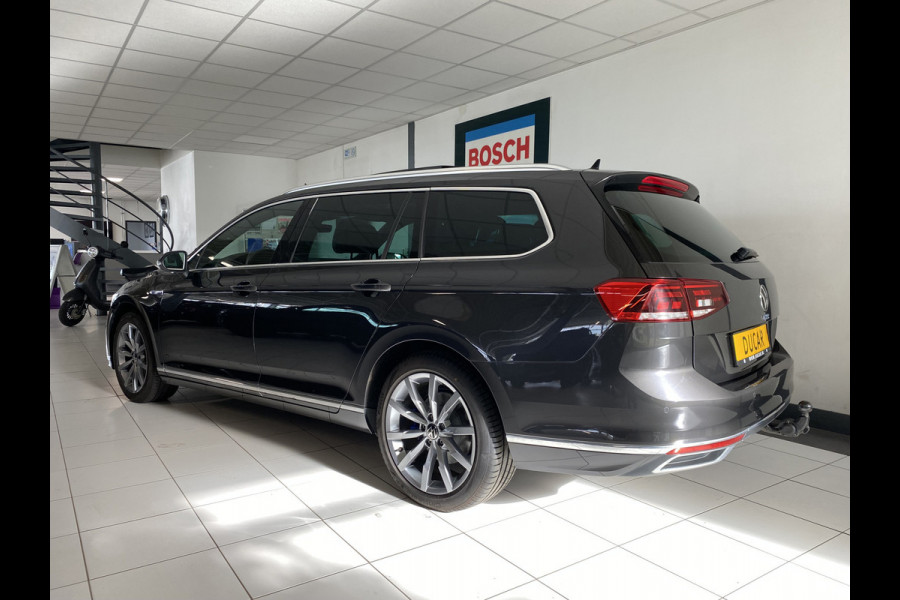 Volkswagen Passat 1.4 TSI PHEV GTE Business Trekhaak | Leer | Panorama dak | Elektrische achterklep / Virtual cockpit