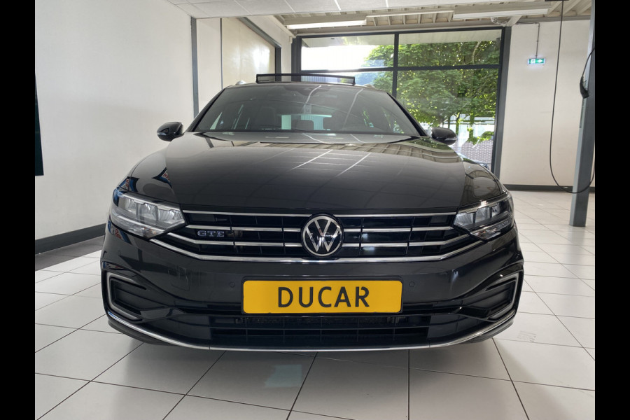 Volkswagen Passat 1.4 TSI PHEV GTE Business Trekhaak | Leer | Panorama dak | Elektrische achterklep / Virtual cockpit