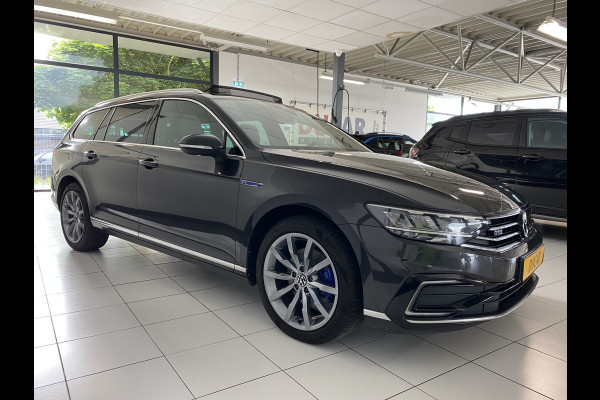 Volkswagen Passat 1.4 TSI PHEV GTE Business Trekhaak | Leer | Panorama dak | Elektrische achterklep / Virtual cockpit