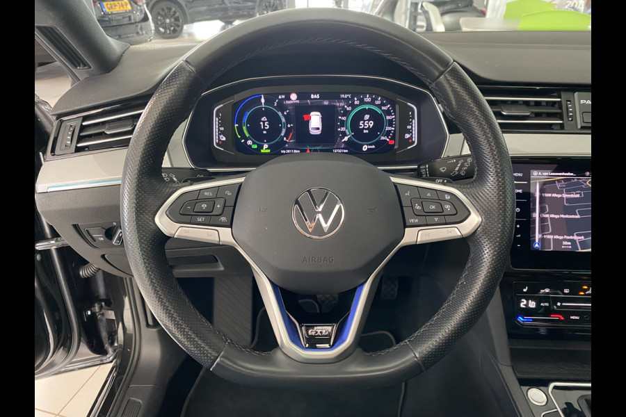 Volkswagen Passat 1.4 TSI PHEV GTE Business Trekhaak | Leer | Panorama dak | Elektrische achterklep / Virtual cockpit