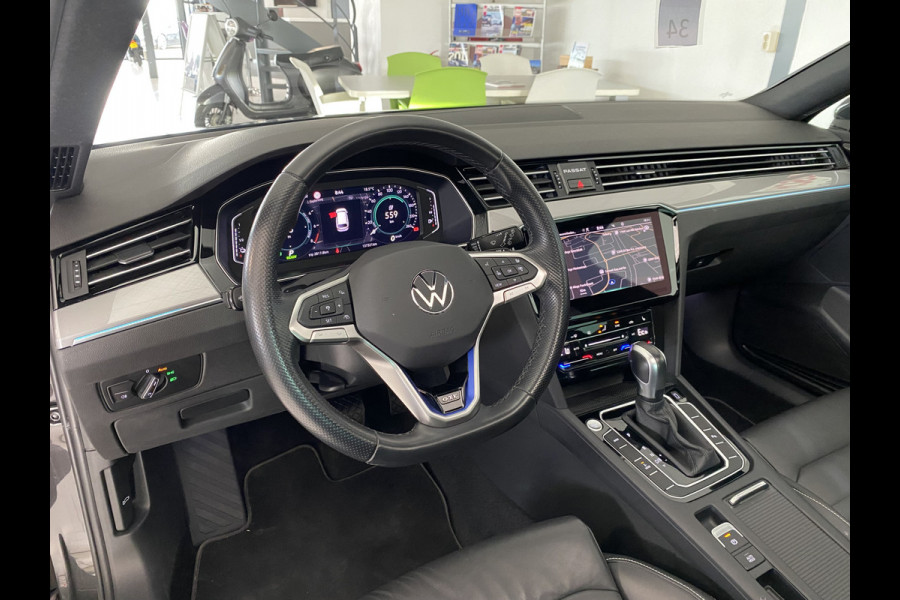 Volkswagen Passat 1.4 TSI PHEV GTE Business Trekhaak | Leer | Panorama dak | Elektrische achterklep / Virtual cockpit