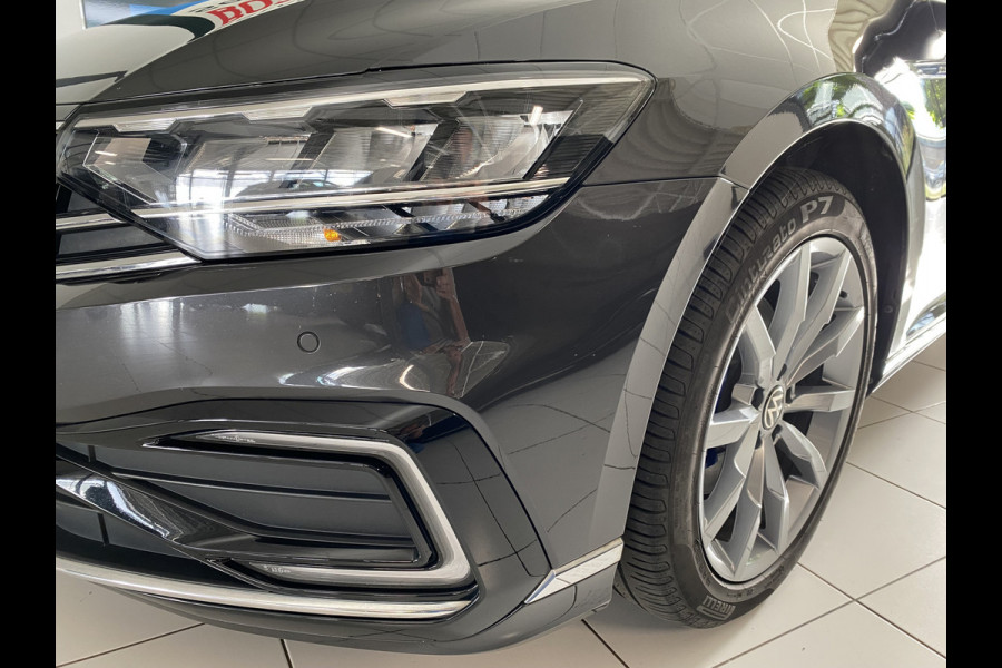 Volkswagen Passat 1.4 TSI PHEV GTE Business Trekhaak | Leer | Panorama dak | Elektrische achterklep / Virtual cockpit