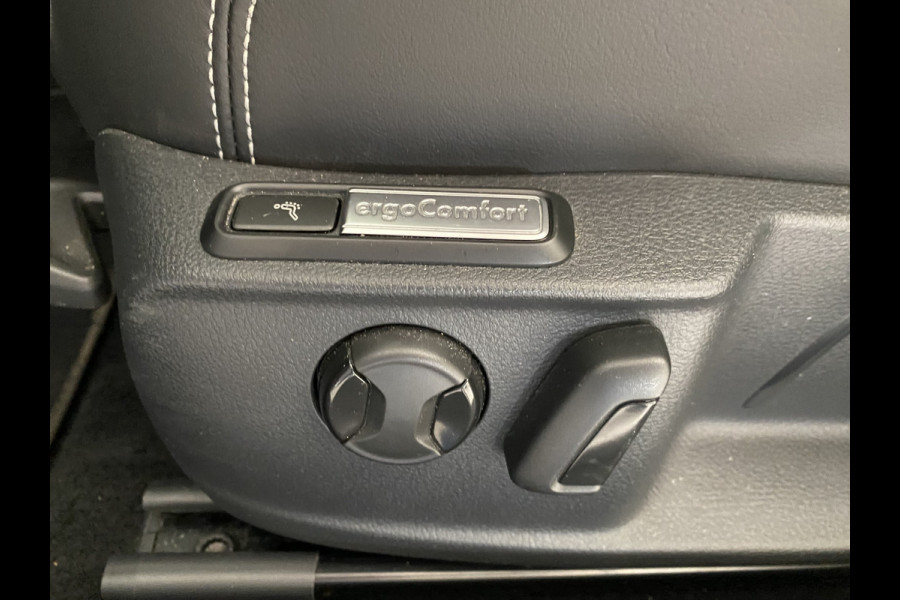 Volkswagen Passat 1.4 TSI PHEV GTE Business Trekhaak | Leer | Panorama dak | Elektrische achterklep / Virtual cockpit