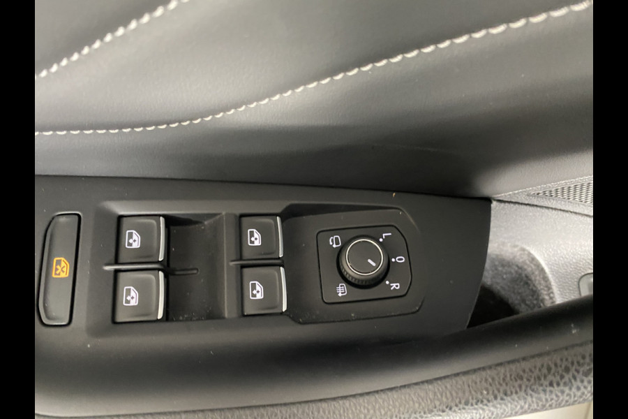 Volkswagen Passat 1.4 TSI PHEV GTE Business Trekhaak | Leer | Panorama dak | Elektrische achterklep / Virtual cockpit