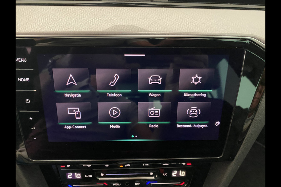 Volkswagen Passat 1.4 TSI PHEV GTE Business Trekhaak | Leer | Panorama dak | Elektrische achterklep / Virtual cockpit