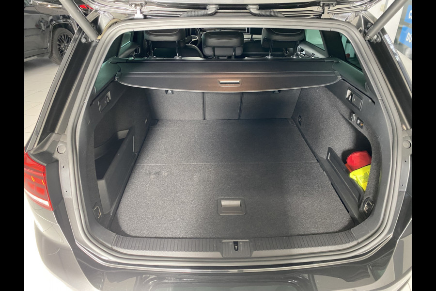 Volkswagen Passat 1.4 TSI PHEV GTE Business Trekhaak | Leer | Panorama dak | Elektrische achterklep / Virtual cockpit