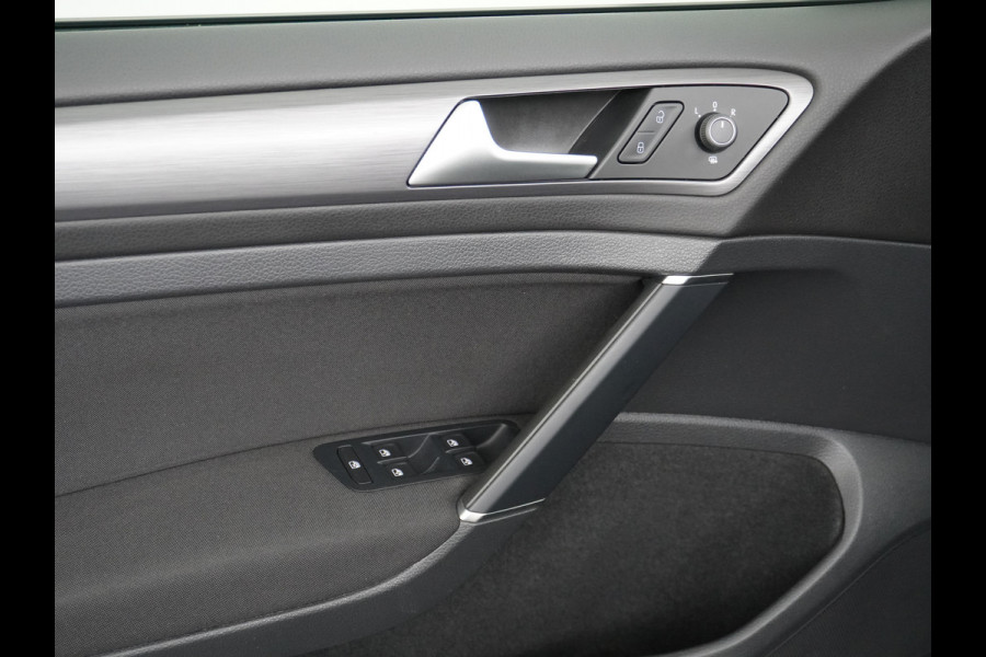 Volkswagen e-Golf AUT. Adaptive Cruise Apple Carplay Android Navi Climatronic Pdc Led Regen-Lichtsensor 36kWh Bluetooth Car-Net App-Connect E-DITION 1e Eigenaar