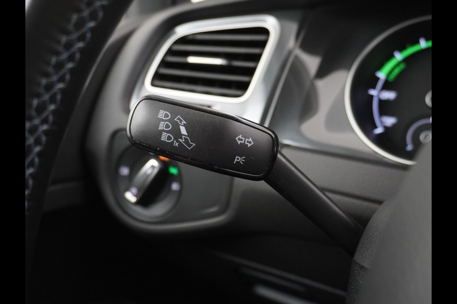 Volkswagen e-Golf AUT. Adaptive Cruise Apple Carplay Android Navi Climatronic Pdc Led Regen-Lichtsensor 36kWh Bluetooth Car-Net App-Connect E-DITION 1e Eigenaar