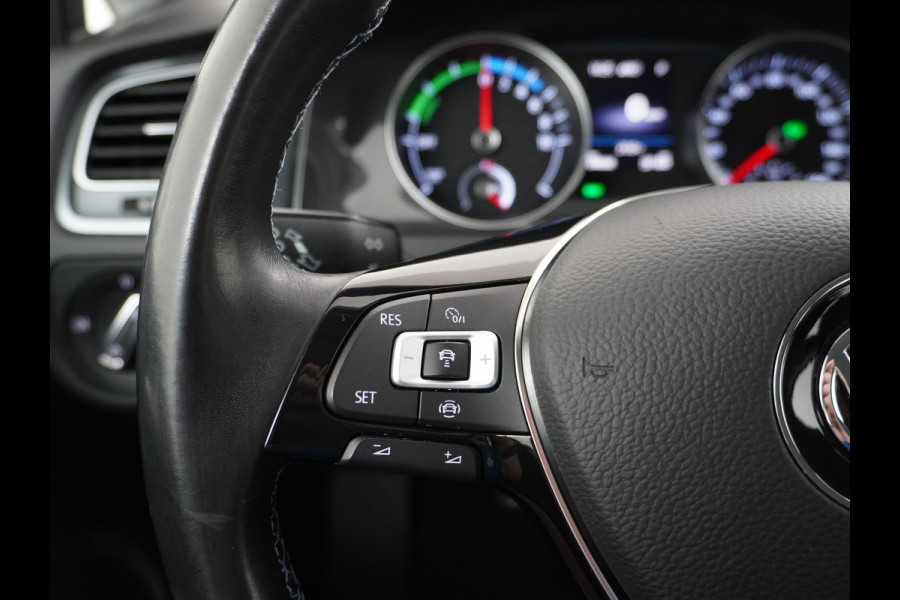 Volkswagen e-Golf AUT. Adaptive Cruise Apple Carplay Android Navi Climatronic Pdc Led Regen-Lichtsensor 36kWh Bluetooth Car-Net App-Connect E-DITION 1e Eigenaar