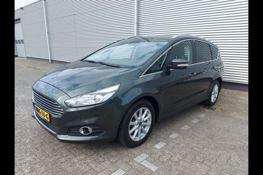 Ford S-Max 1.5 Titanium, airco,trekhaak,navigatie,stoelverwarming,parkeersensoren,